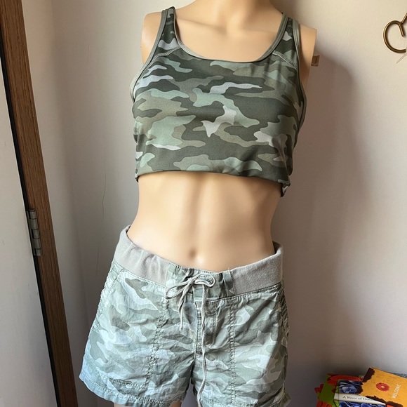 Top VS size Large, bottom size 2 Brand Ana - Picture 1 of 16